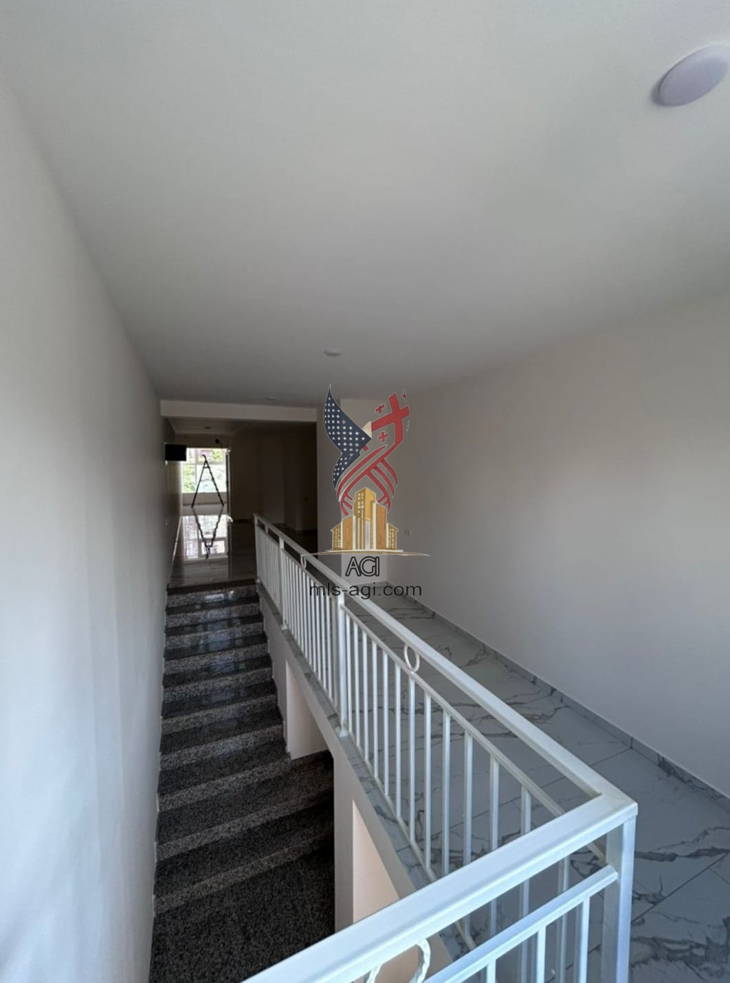 Commercial Room for Long-Term Rent – Ideal for Salon, Office, or Shop (2)