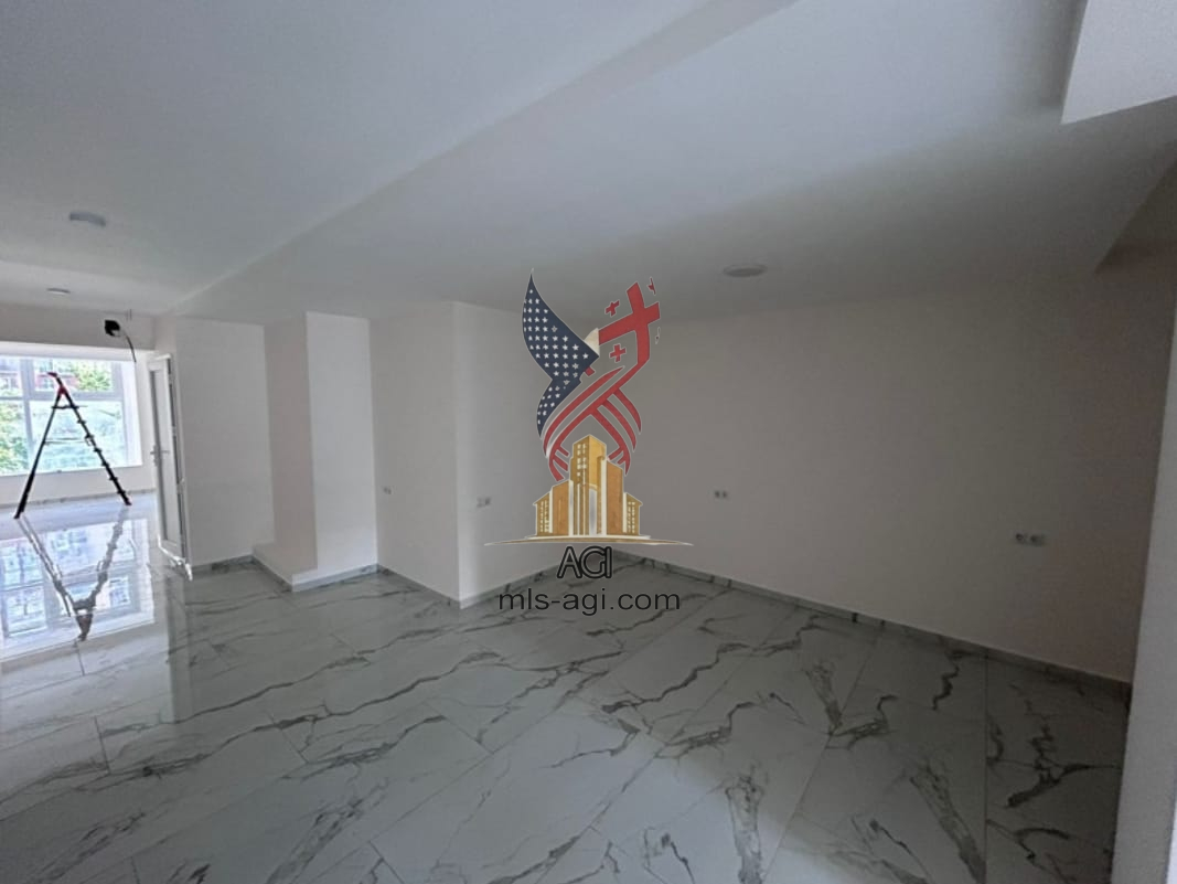 Commercial Room for Long-Term Rent – Ideal for Salon, Office, or Shop (4)
