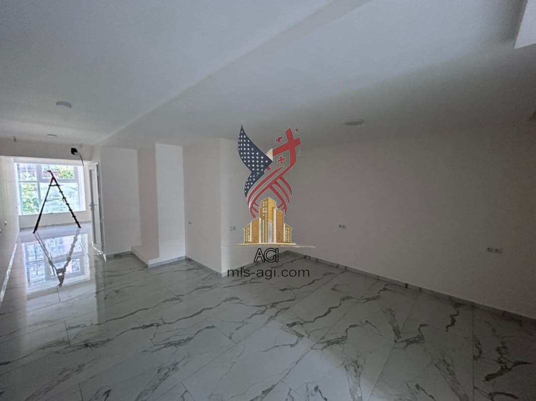 Commercial Room for Long-Term Rent – Ideal for Salon, Office, or Shop (7)