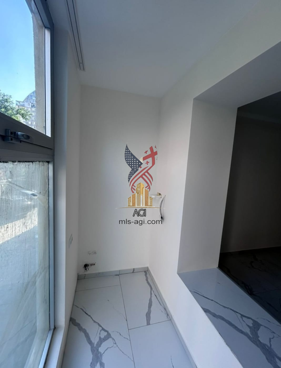 Commercial Room for Long-Term Rent – Ideal for Salon, Office, or Shop (8)