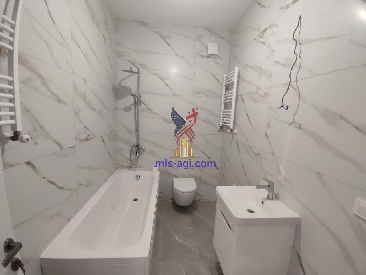 Modern 2-Bedroom Apartment Near the Sea Batumi 4