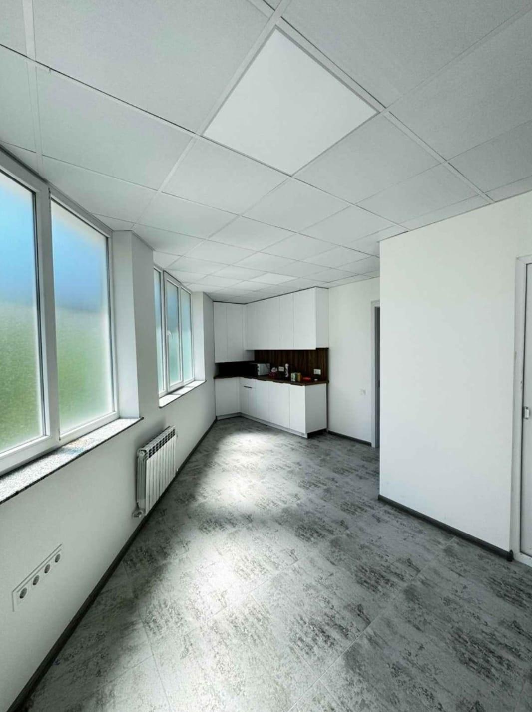 Office For Rent – Spacious & Fully Equipped Workspaces (3)