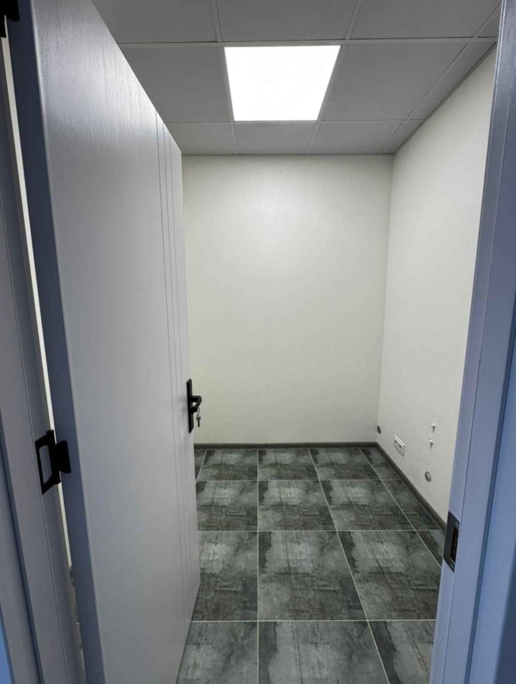 Office For Rent – Spacious & Fully Equipped Workspaces (8)