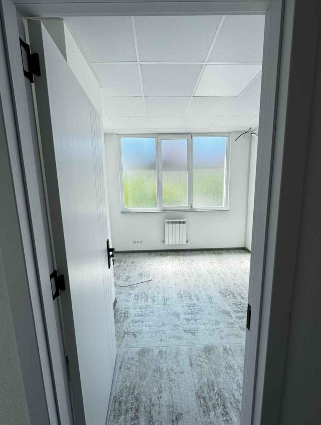 Office For Rent – Spacious & Fully Equipped Workspaces (9)