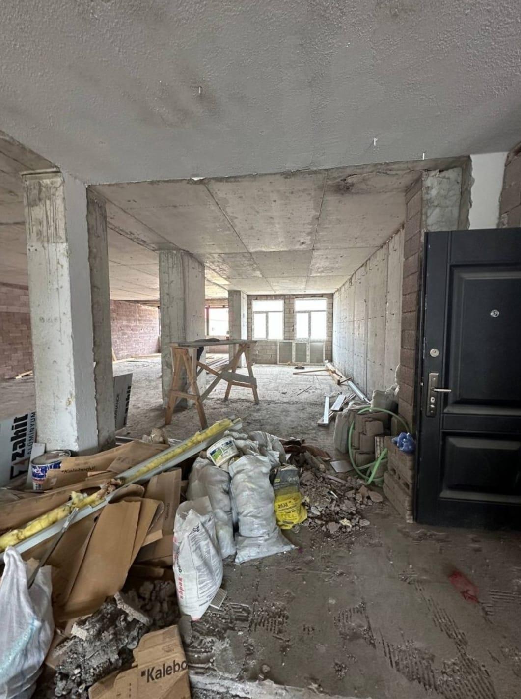 White Frame Commercial Spaces for Sale – Modern Office & Retail (5)